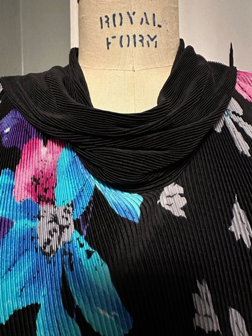 80s Virginie Paris vintage micro pleat Black Floral Dress - Picture 3 of 6